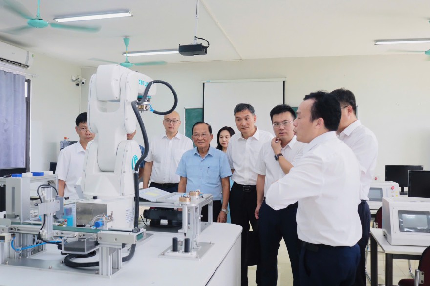 Trường Đại học Thành Đông tiếp đón đoàn Trường Đại học Kỹ thuật và Công nghệ Liêu Ninh