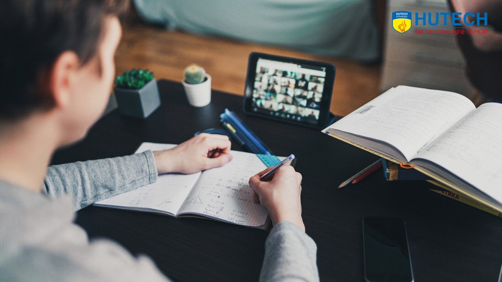 ẢNH WEB TS HUTECH - 2026-04-29T152824.303