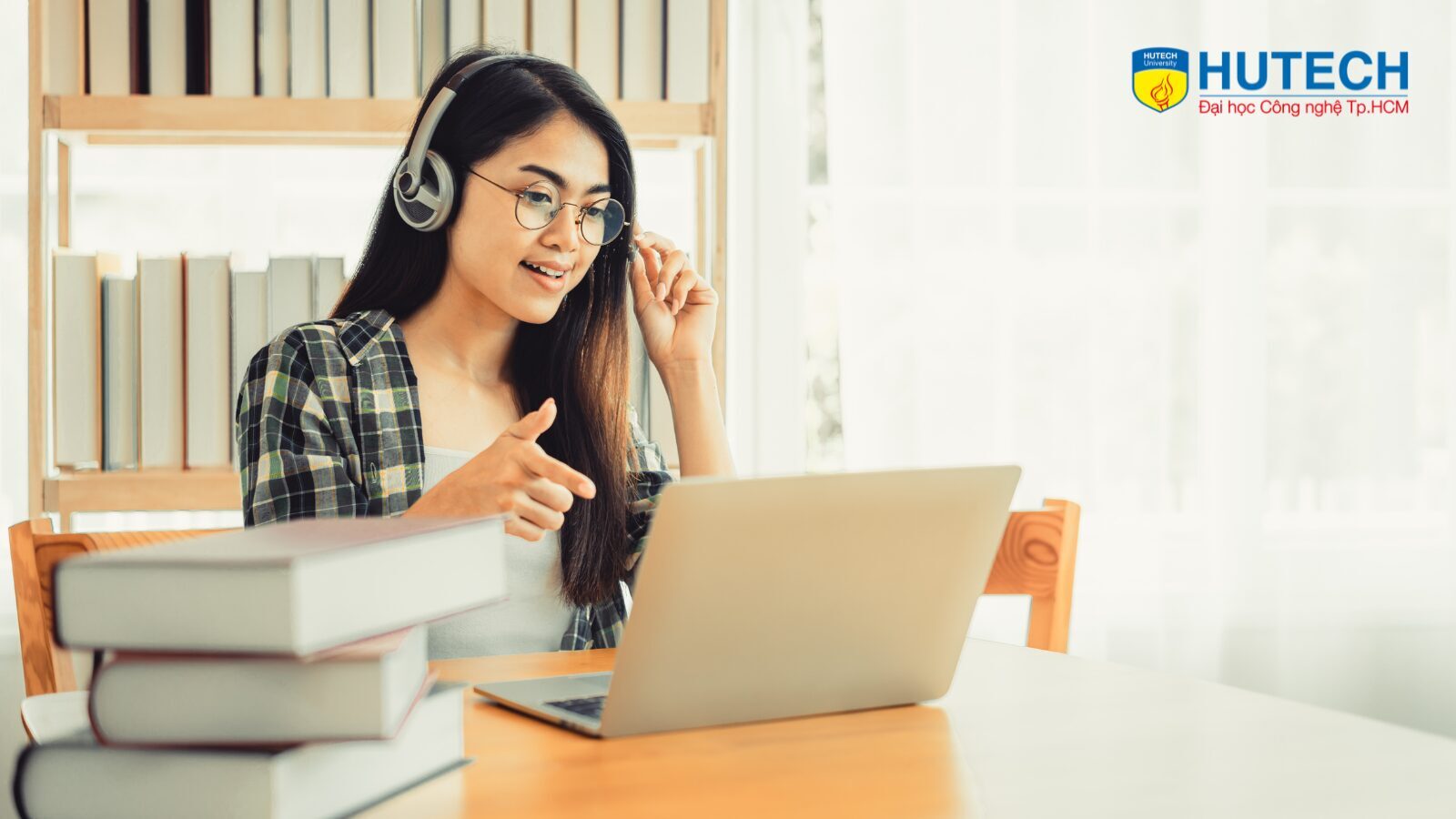 ẢNH WEB TS HUTECH (8)